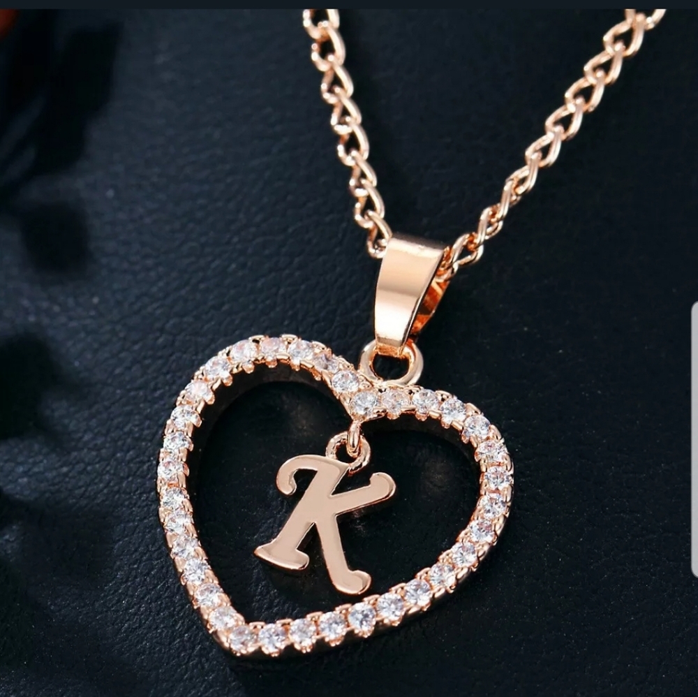 New gorgeous gold tone letter A-Z necklace - Picture 1 of 1